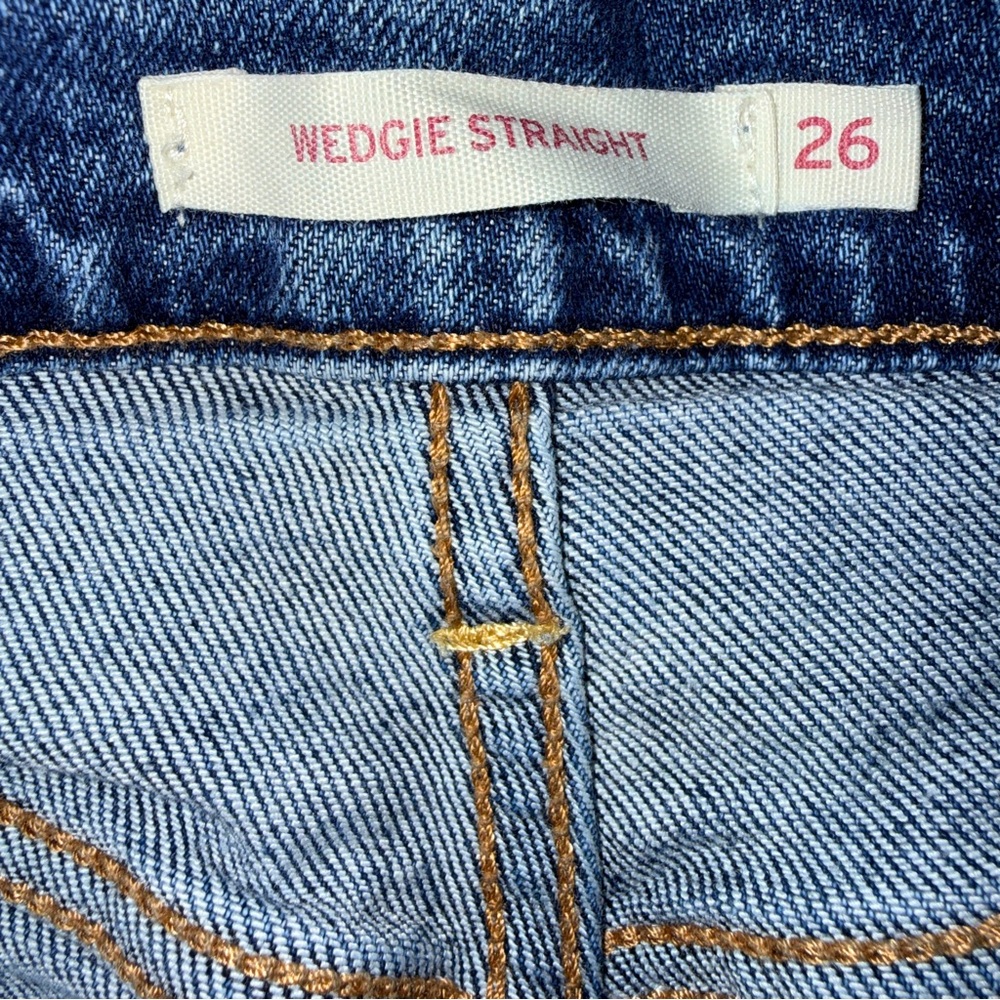 Levi’s Wedgie Straight Size 26 Distressed Raw Hem High Rise Jeans - Picture 6 of 8